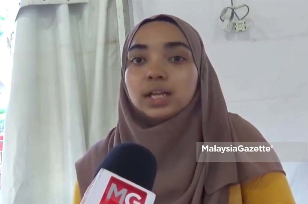 Peniaga, Nur Fatin Ayu Alina Azlan bercakap kepada media mengenai tindakan peniaga memboikot dari berniaga ketika tinjauan lensa Malaysia Gazette di Bazar Ramadan Dataran Merdeka, Kuala Lumpur. foto MALAYSIA GAZETTE, 06 MEI 2019