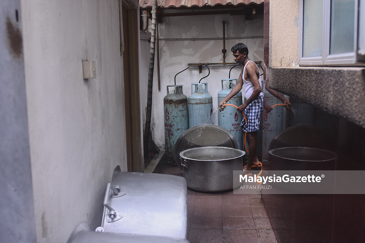 MGF12052019_PHOTO ESSAY BUBUR LAMBUK MASJID INDIA30