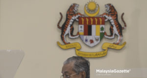 eaksi Perdana Menteri, Tun Dr. Mahathir Mohamad semasa sidang media pada Majlis Pelancaran myPortfolio Panduan Kerja Sektor Awam di Bangunan Perdana Putra, Putrajaya. foto SYAFIQ AMBAK, 14 MEI 2019