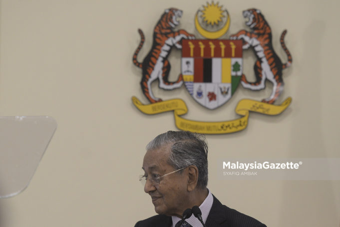 eaksi Perdana Menteri, Tun Dr. Mahathir Mohamad semasa sidang media pada Majlis Pelancaran myPortfolio Panduan Kerja Sektor Awam di Bangunan Perdana Putra, Putrajaya. foto SYAFIQ AMBAK, 14 MEI 2019