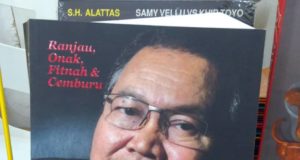 Penulis sempat membaca buku ini ketika dalam penerbangan balik ke Malaysia