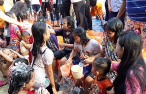 Tradisi cuci rambut ramai-ramai sambut puasa