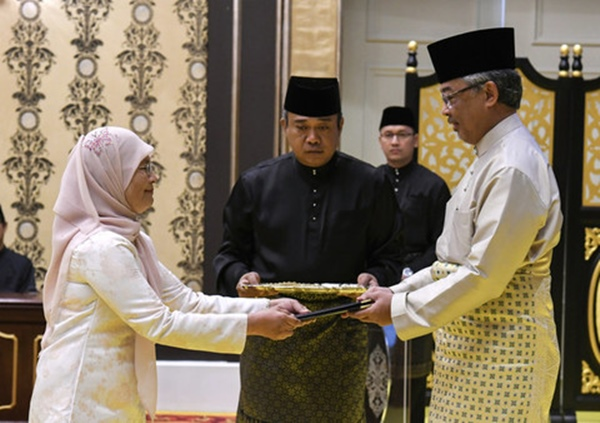 Tengku Maimun angkat sumpah Ketua Hakim Negara di hadapan ...