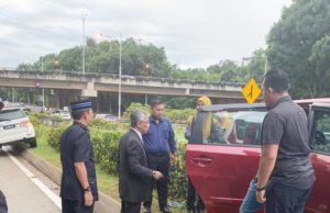 Agong bantu mangsa kemalangan