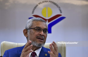 Menteri Wilayah Persekutuan, Khalid Samad bercakap pada sidang media mengenai peranan Yayasan Wilayah Persekutuan di Wisma Yayasan Wilayah Persekutuan, Kuala Lumpur. foto FAREEZ FADZIL, 11 JUN 2019
