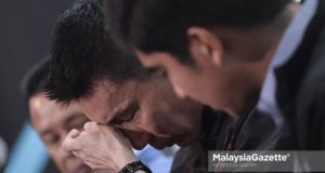 Pemain Badminton Negara, Datuk Lee Chong Wei sebak ketika mengumumkan persaraannya daripada sukan badminton pada sidang media yang diadakan di Menara Kementerian Belia Dan Sukan, Putrajaya. foto NOOREEZA HASHIM, 13 JUN 2019.