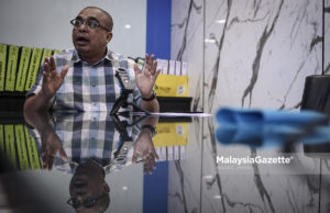 Penasihat Big Blue Taxi Facilities Sdn. Bhd, Datuk Shamsubahrin Ismail bercakap pada sidang media khas mengenai kerajaan jangan pandang remeh isu pemandu teksi berdemo di Wisma Central, Kuala Lumpur. foto HAZROL ZAINAL, 21 JUN 2019.