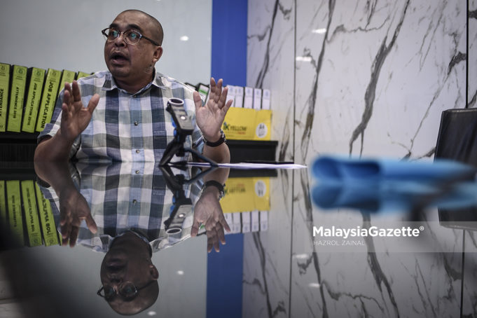 Penasihat Big Blue Taxi Facilities Sdn. Bhd, Datuk Shamsubahrin Ismail bercakap pada sidang media khas mengenai kerajaan jangan pandang remeh isu pemandu teksi berdemo di Wisma Central, Kuala Lumpur. foto HAZROL ZAINAL, 21 JUN 2019.