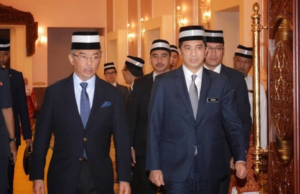 Agong perkenan terima Azmin menghadap di Istana Negara