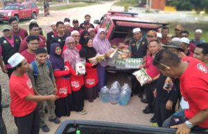 Kumpulan NGO yang disertai Siti Zailah menamatkan misi membantu masyarakat Orang Asli di Felda Aring 10.