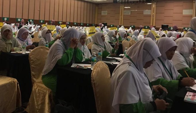 Muslimat Pas di seluruh negara bermuktamar di Bukit Gambar Resort City hari ini.