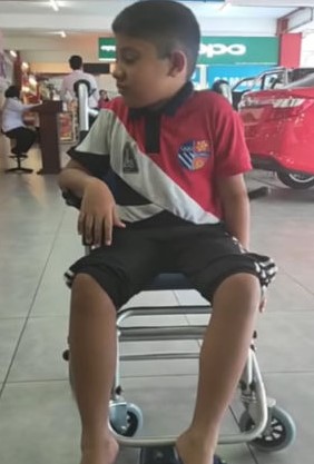 Irfan Wafiy disahkan mengidap penyakit Myokimia kesan pencemaran toksik di Pasir Gudang.