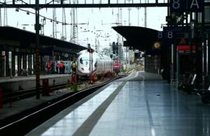 Kanak-kanak maut ditolak di depan keretapi laju