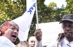 Bantah PSR, PKR tidak perlu hipokrit Wakil nelayan Pulau Pinang, Perak dan wakil NGOS hadir menyerahkan memorandum bantahan projek penambakan Pulau Pinang kepada Perdana Menteri dan beberapa menteri lain dalam perhimpunan rakyat di luar Bangunan Parlimen baru-baru ini.