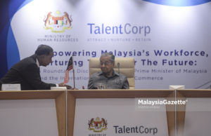 Tun Mahathir Pengerusikan Persidangan Meja Bulat