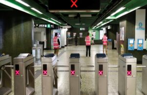 Tunjuk perasaan: Empat stesen keretapi di Hong Kong ditutup