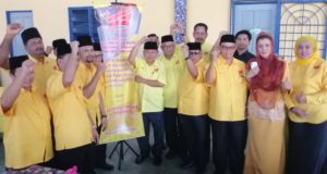 Dr. Ibrahim (tengah) bersama kepimpinan Putra Pusat, ketua Penyelaras Melaka dan enam Ketua penaja Bahagian.