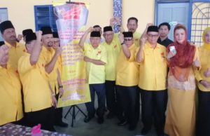 Dr. Ibrahim (tengah) bersama kepimpinan Putra Pusat, ketua Penyelaras Melaka dan enam Ketua penaja Bahagian.