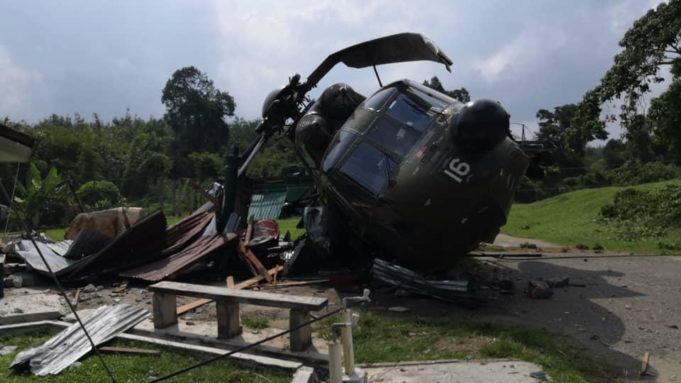 Keadaan helikopter nuri yang mendarat cemas dalam kawasan Kem Gubir, Kedah petang ini.