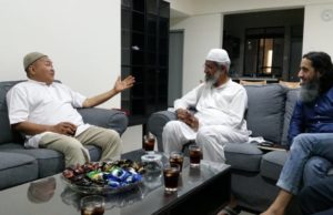 Dr. Ibrahim dan Dr. Zakir dalam pertemuan tiga jam di kediaman pendakwah bebas antarabangsa itu di Putrajaya malam tadi.