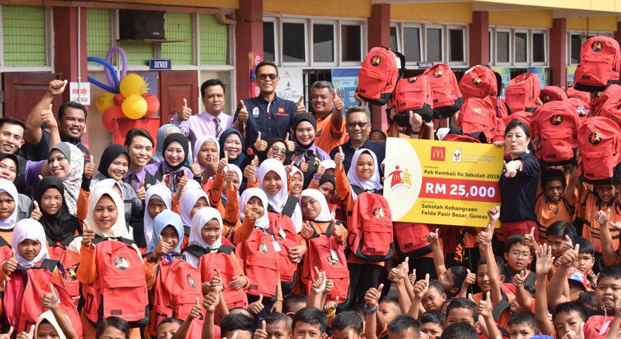 Pelajar Sk Felda Pasir Besar Dapat Pek Kembali Ke Sekolah Mcdonald S