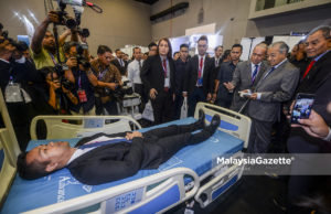 Tun M Rasmi Ekspo Peralatan Perubatan Malaysia 2019