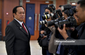 Saya tidak pernah terima cek 1MDB – Ahmad Maslan
