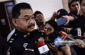 Polis pengiring ikut Ketua PDM hantar peti undi