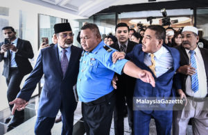 LENSA MG | Dua Ahli MP UMNO Bertegang Urat di Lobi Parlimen
