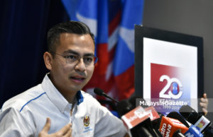 Azmin rasmi sayap Wanita, Wan Azizah rasmi AMK