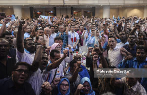 Digelar pengkhianat, kamu belum kenal Azmin sebenar