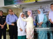 Wan Azizah Menyampaikan Sumbangan Sekolah Rendah Agama Parlimen Pandan