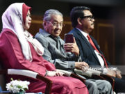 Belum ada keperluan henti semua penerbangan dari China – Dr Mahathir