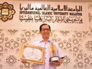 UIAM terima Anugerah Cemerlang Industri Pendidikan Al-Khwarizmi