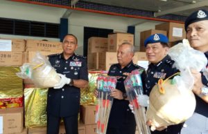 Polis marin rampas mercun, bunga api di dua premis perniagaan dan lori
