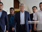 Saksi menangis semasa beri keterangan pada perbicaraan kes Ahmad Zahid