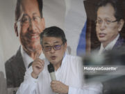 Guna ‘Pelan B’ desak Tun M serah kuasa William Leong