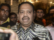 Azmin keluar PKR, Bersatu keluar PH, kata Vigneswaran