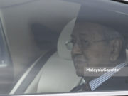 Tun M Tinggalkan Istana Selepas Mengadap YDP Agong