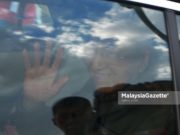 Senyuman Hari Pertama Tun M sebagai ‘Perdana Menteri Interim’