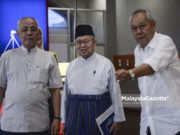 Wajah Ceria di Mesyuarat Ahli-Ahli Parlimen BN