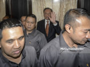 Hari Ini Anwar Ibrahim Senyum Lebar