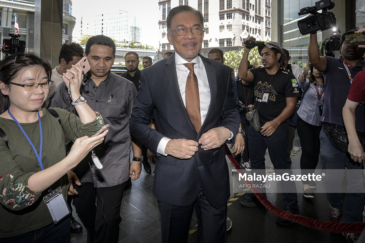 Hari Ini Anwar Ibrahim Senyum Lebar