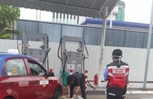 Pemandu teksi maut bergaduh di stesen minyak