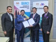 Kerajaan lantik Mohd Uzir sebagai Pesuruhjaya Banci Datuk Seri Mohamed Azmin Ali, Menteri Hal Ehwal Ekonomi menyampaikan watikah pelantikan kepada YBhg. Datuk Seri Dr. Mohd Uzir Mahidin, Ketua Perangkawan Malaysia sebagai Pesuruhjaya Banci ke-6 dengan disaksikan oleh Senator Dr. Radzi Jidin, Timbalan Menteri Hal Ehwal Ekonomi (kiri) dan Datuk Saiful Anuar Lebai Hussen, Ketua Setiausaha Kementerian Hal Ehwal Ekonomi (kanan).