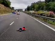 Kanak-kanak dua tahun tercampak keluar dari kenderaan di tengah lebuhraya