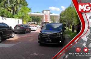 Dr Mahathir bergerak ke Istana Negara