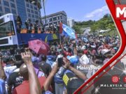 TERKINI : Ahli Parlimen PKR Ramai-Ramai Naik Bas ke Istana Negara