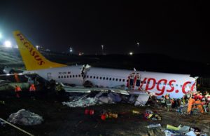 Pesawat pecah tiga selepas tergelincir landasan, 3 maut