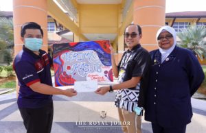 Lukisan Permaisuri Johor buat petugas hospital